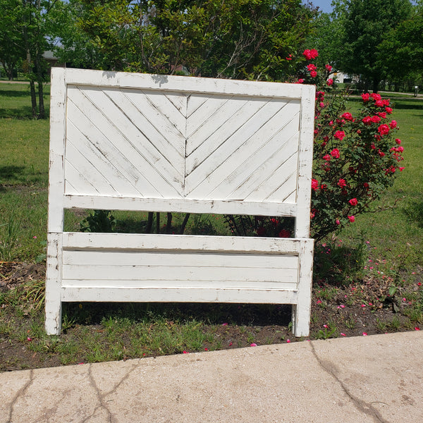 Queen Headboard & Footboard NOT AVAILABLE FOR SHIPPING Located in Farmersville, TX