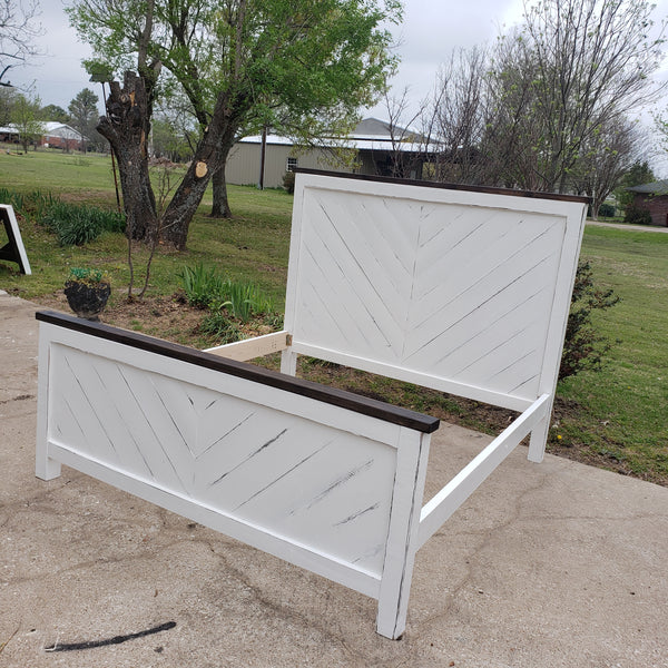 King Headboard & Footboard NOT AVAILABLE FOR SHIPPING Located in Farmersville, TX