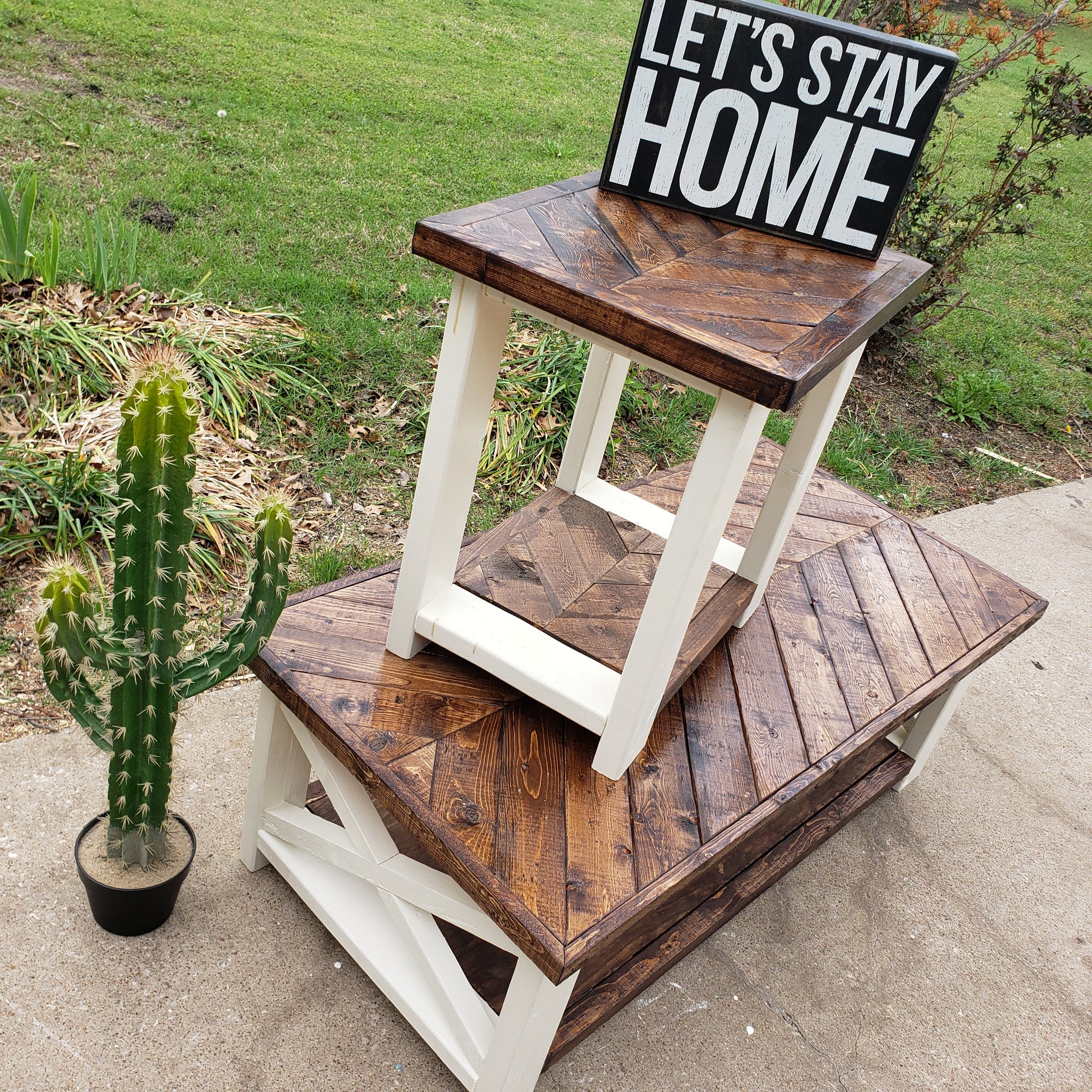 F105 Custom Built Coffee Table NOT AVAILABLE FOR SHIPPING Located in Farmersville, TX