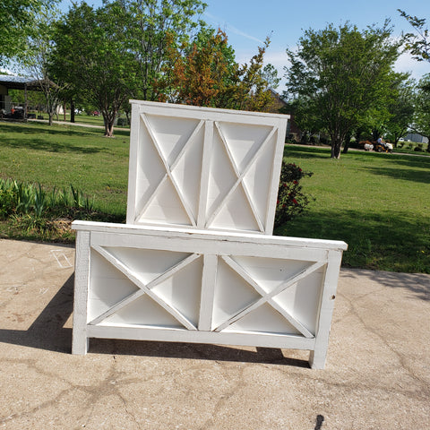 Queen Headboard & Footboard NOT AVAILABLE FOR SHIPPING Located in Farmersville, TX
